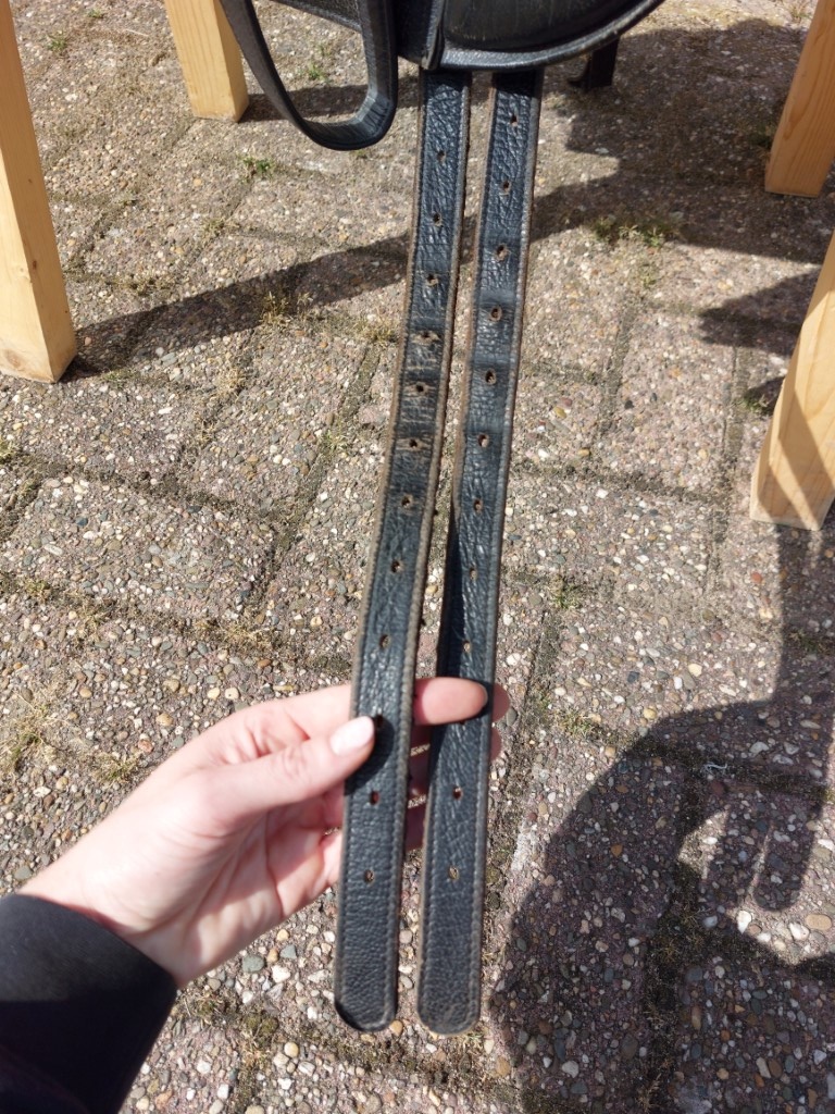 Gebrauchter London baumloser Dressursattel Größe 2