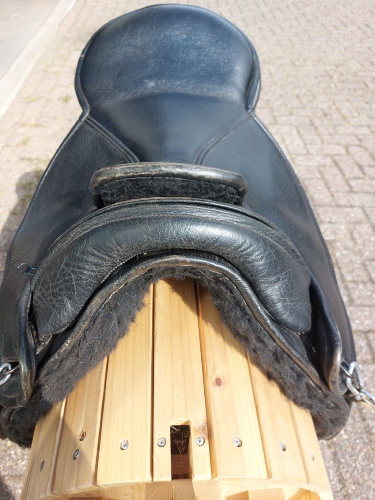 Tweedehands London boomloos dressuurzadel maat 2