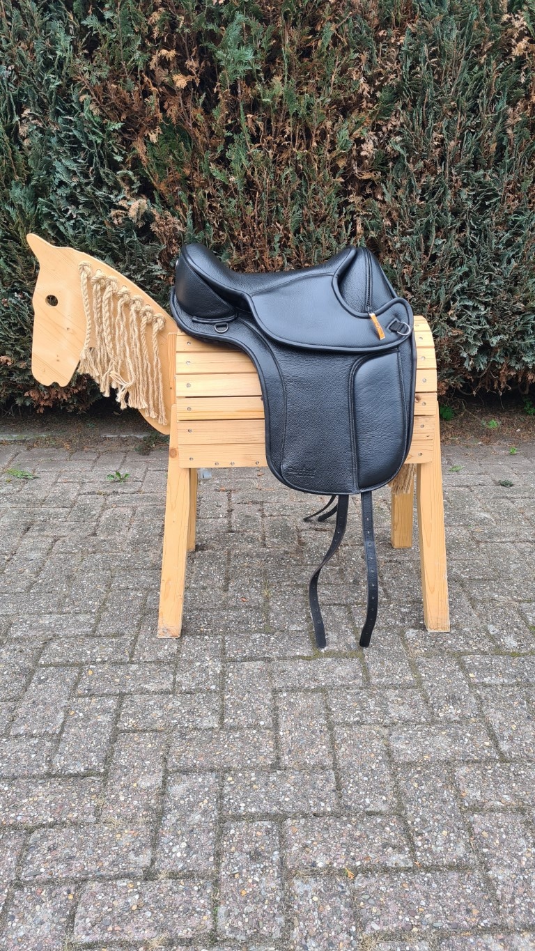 Zweite Chance London baumloser Sattel Größe 1