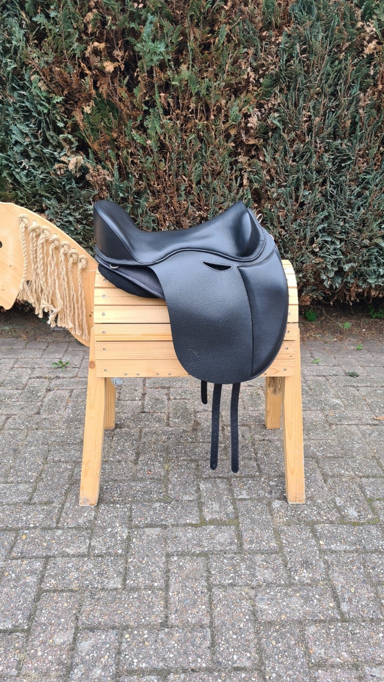 Gebrauchte Evolution basis SB mit Dressage Trail seat 18inch schwarz mit Kissen