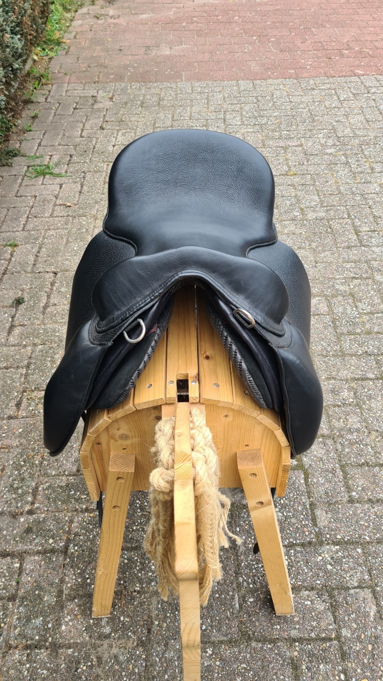 Tweedehands Evolution base SB met Dressage Trail seat 18inch zwart inclusief kussens