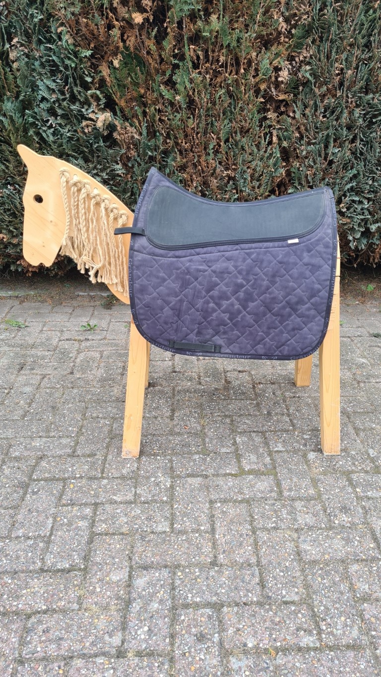 Tweedehands Boomlooszadeldekje met inlages zwart-blauw