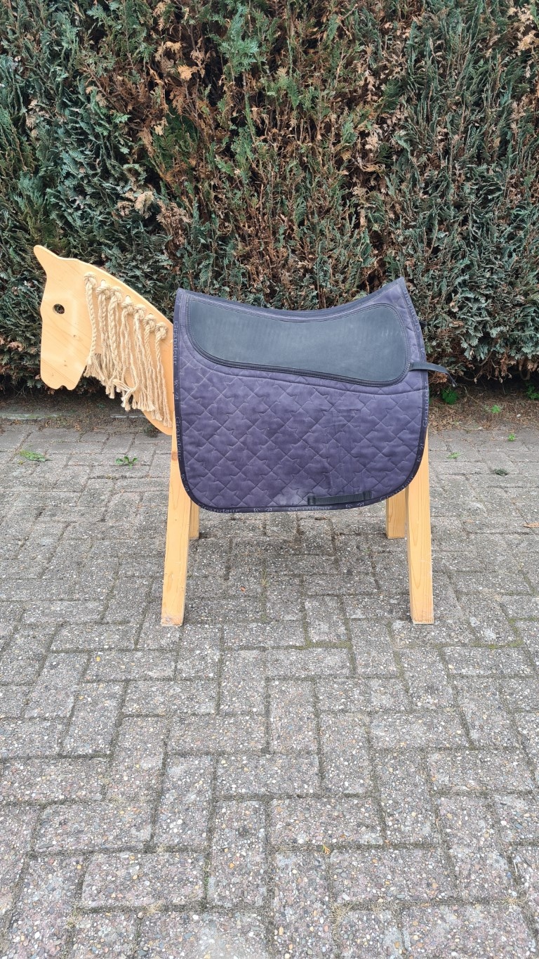 Tweedehands Boomlooszadeldekje met inlages zwart-blauw