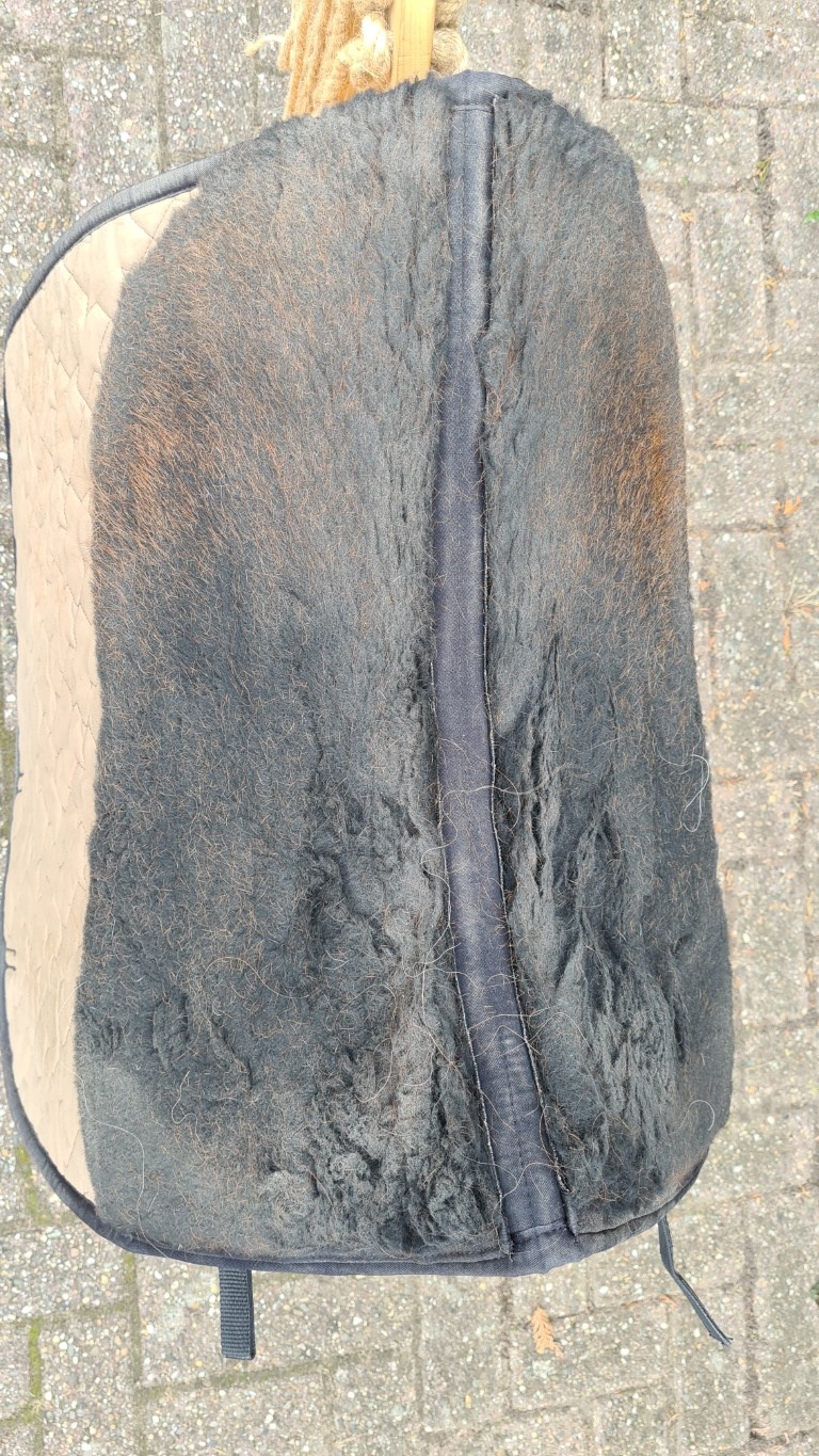 Gebrauchte baumlose Sattelunterlage, geeignet für Einlagen schwarz-blau