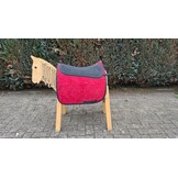 Second hand saddle pad suitable for inlays red