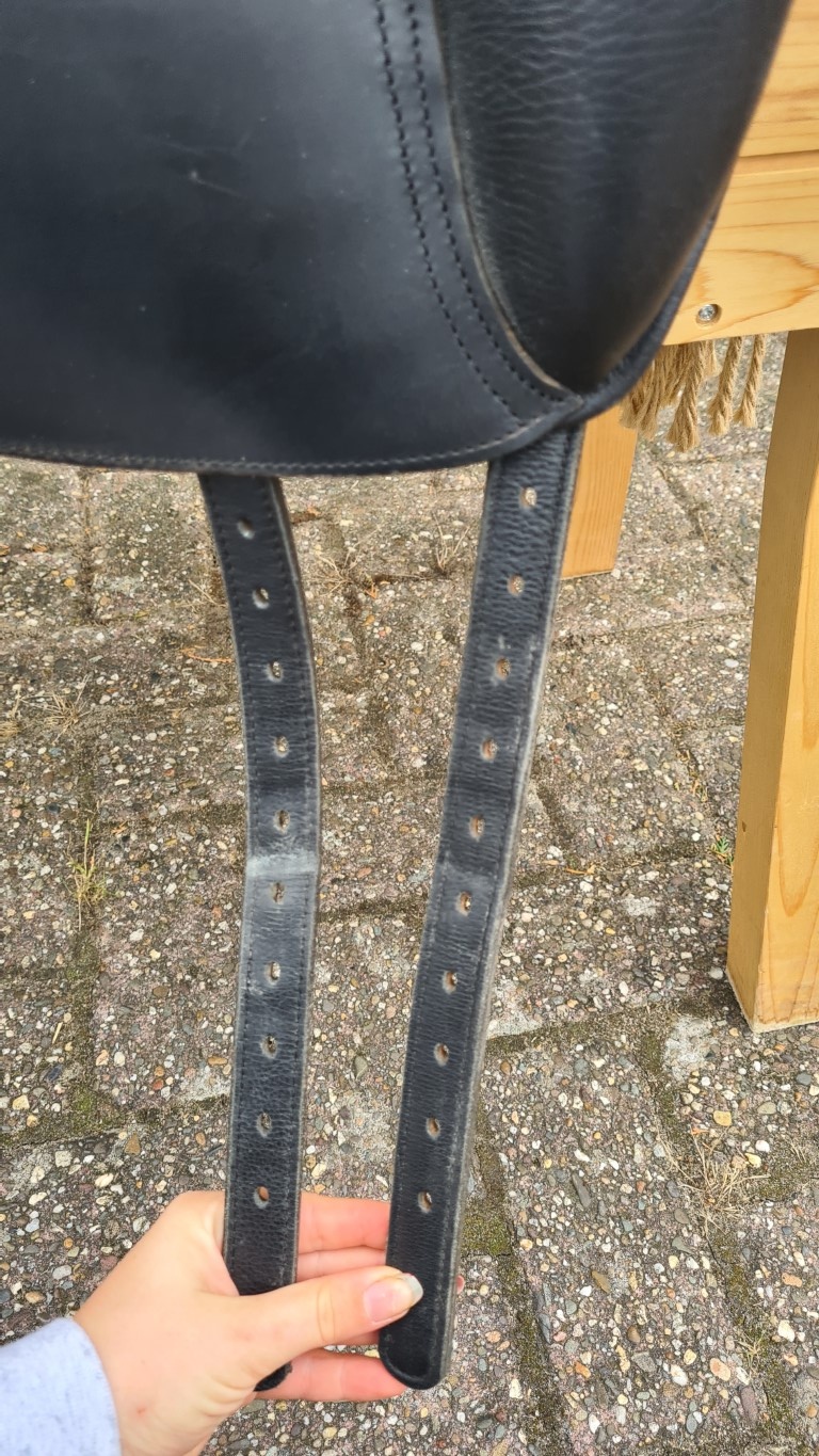 Second hand Merlyn size 1 treeless saddle