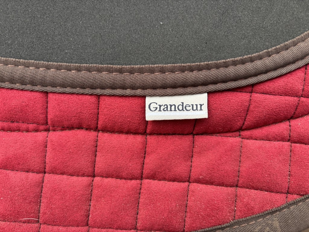 Gebrauchte Roundskirt Sattelunterlage mit Einlage rot