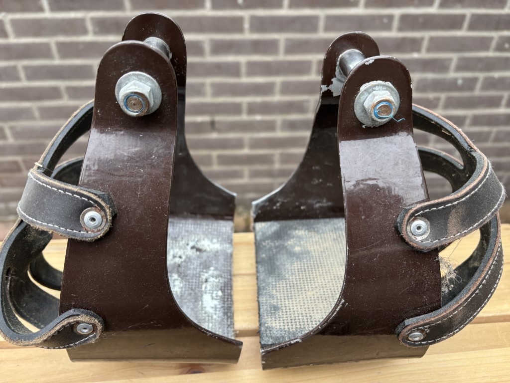 Opknapper Western korf beugels bruin voetkussens zitten los