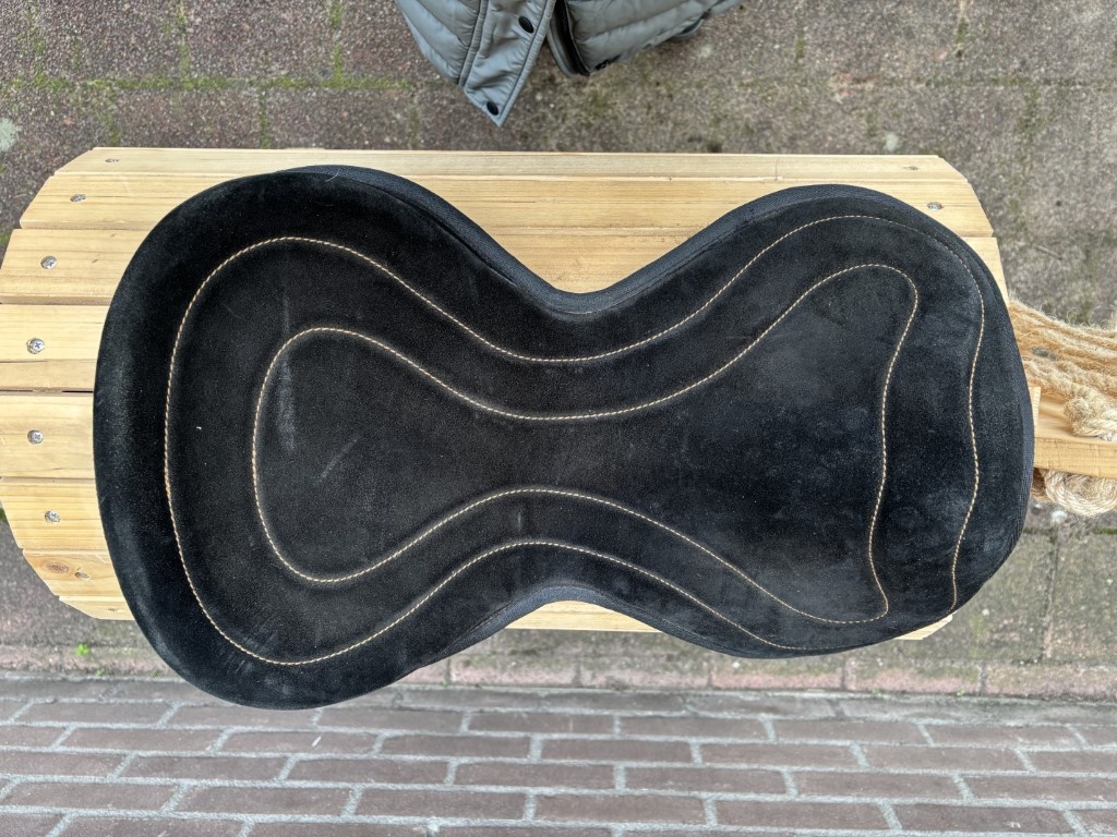 Tweedehands Classic seat 17 inch zwart suede