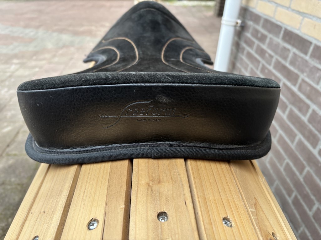 Second hand Classic seat 17 inch black suede