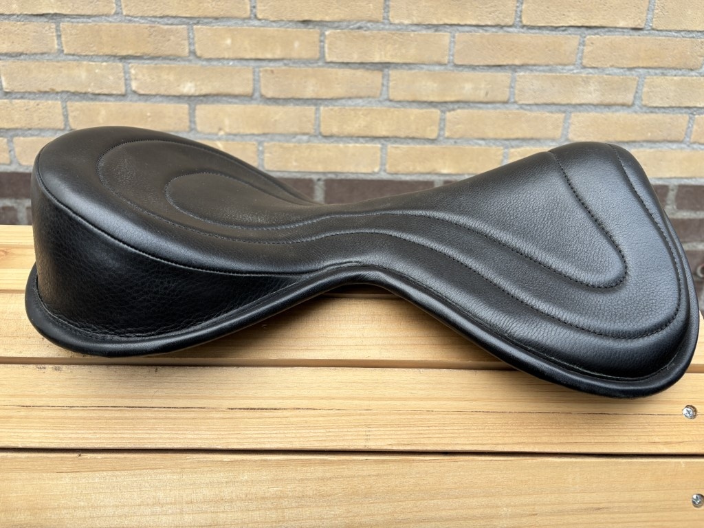 Second hand Classic seat 16 inch black smooth leather