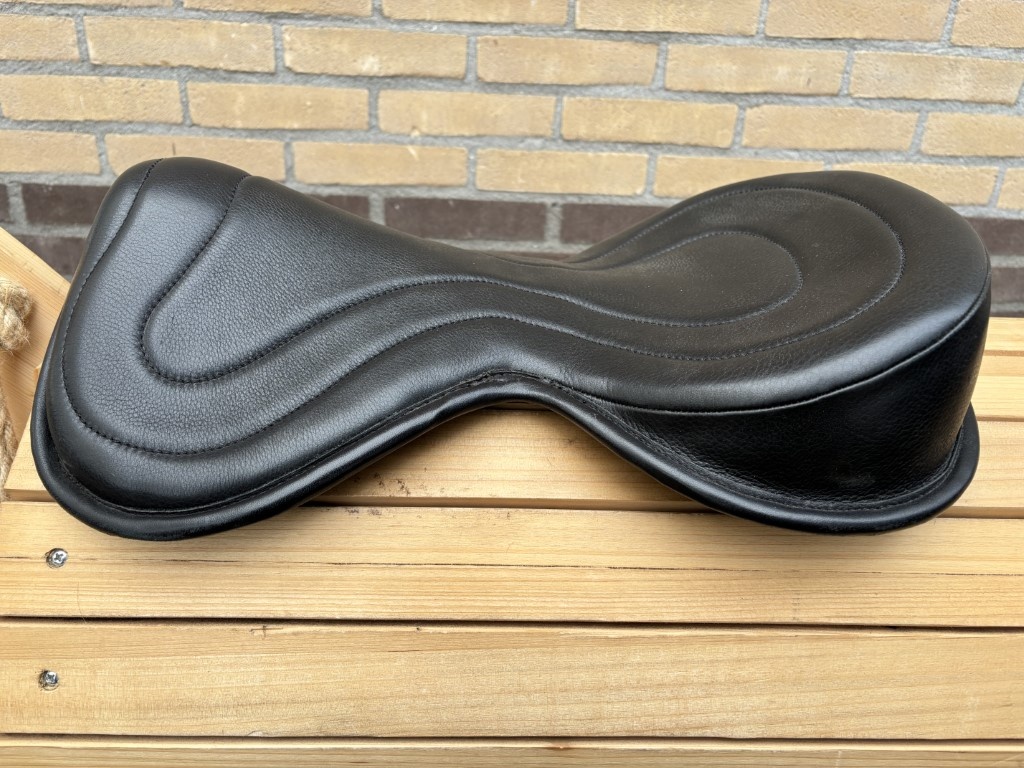 Tweedehands Classic seat 16 inch zwart glad leer