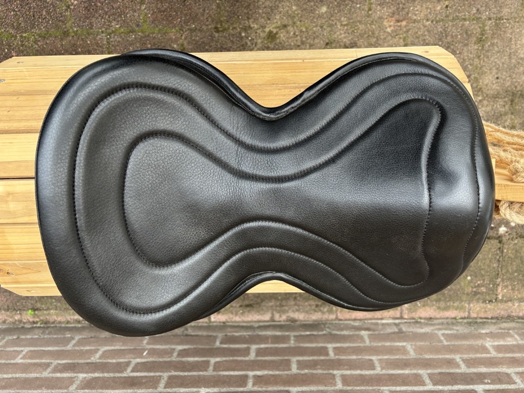 Tweedehands Classic seat 16 inch zwart glad leer