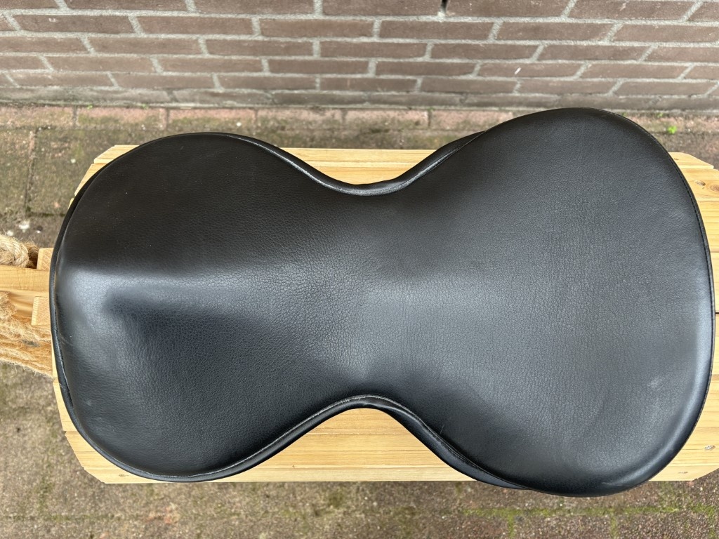 Second hand Classic seat 17,5 inch black smooth leather