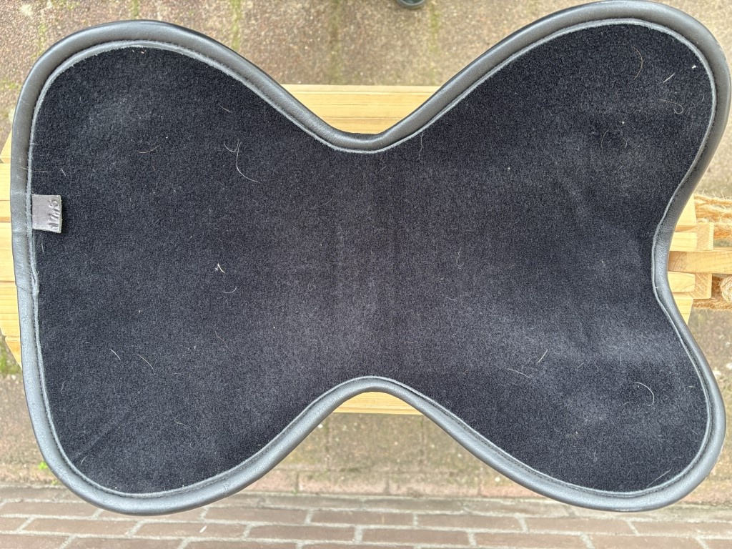 Second hand Classic seat 17,5 inch black smooth leather