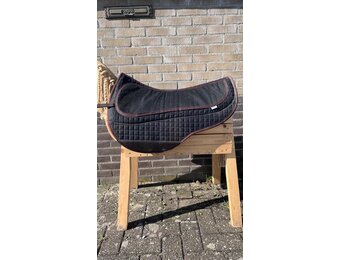 Roundskirt antislip western pad