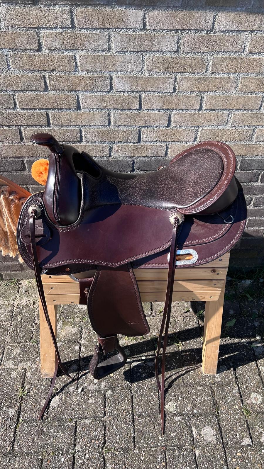 Tweedehands Allround Western zadel maat standaard in goede staat