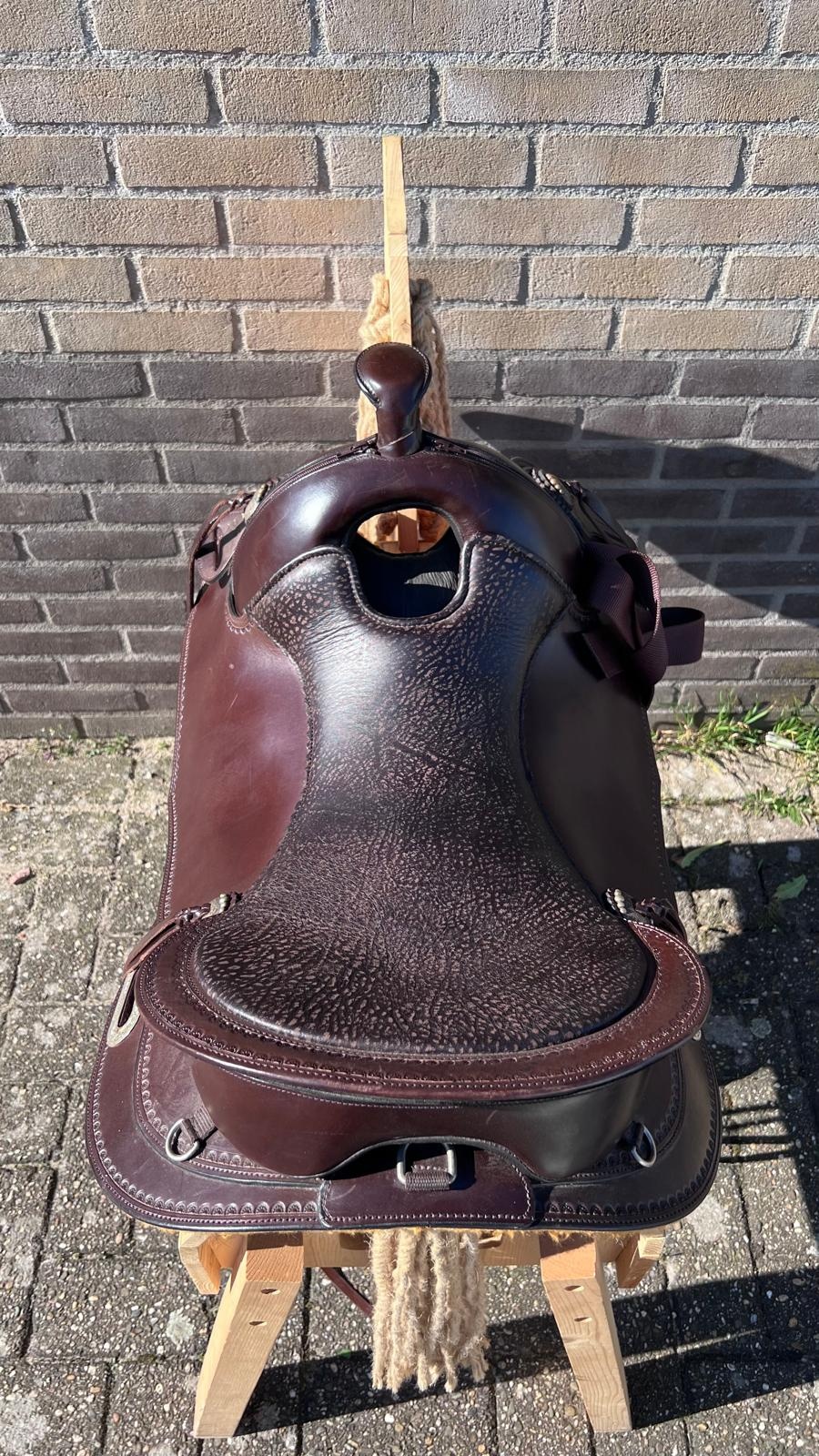 Used Allround Western saddle size standard in good condition