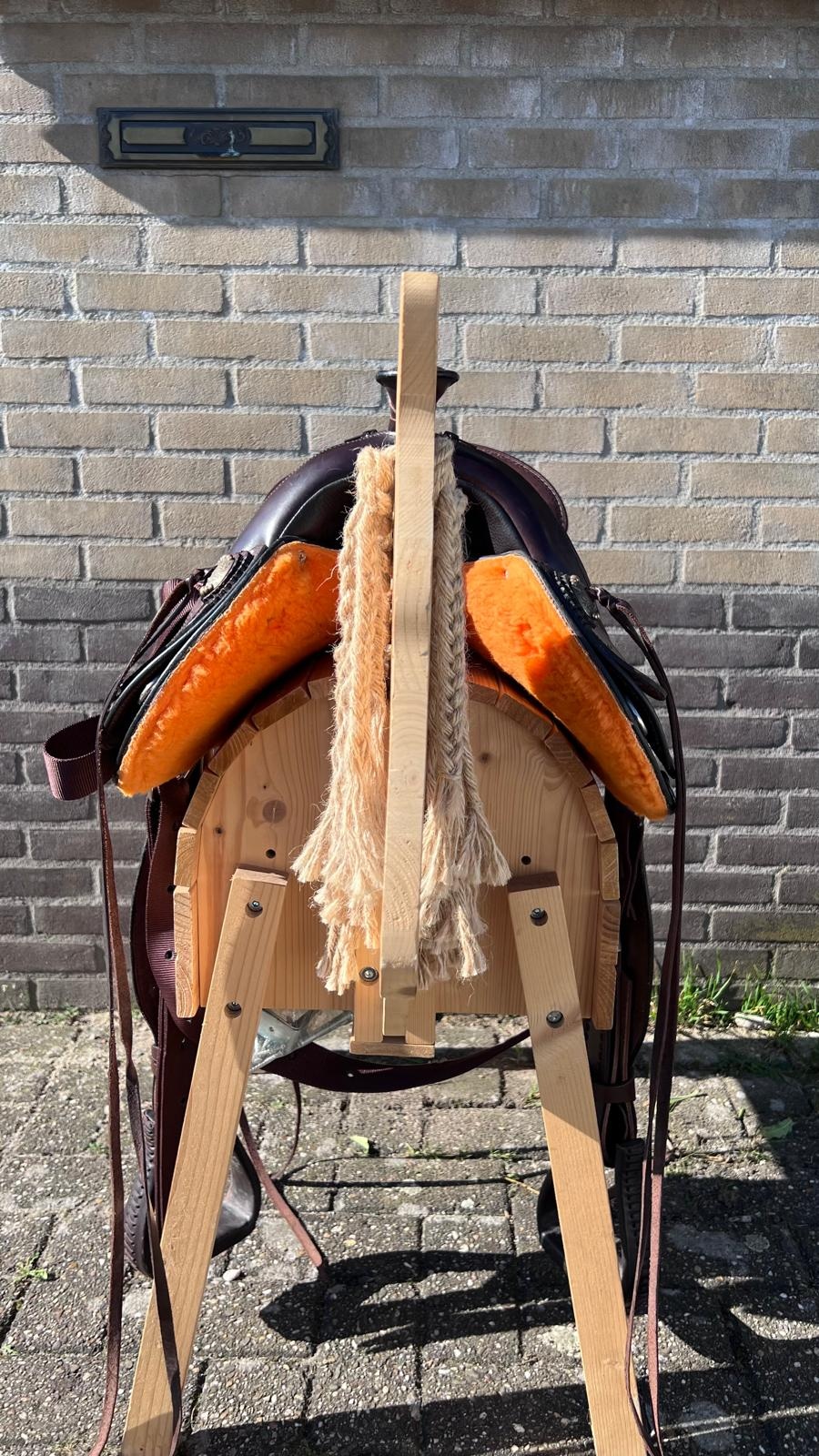 Used Allround Western saddle size standard in good condition