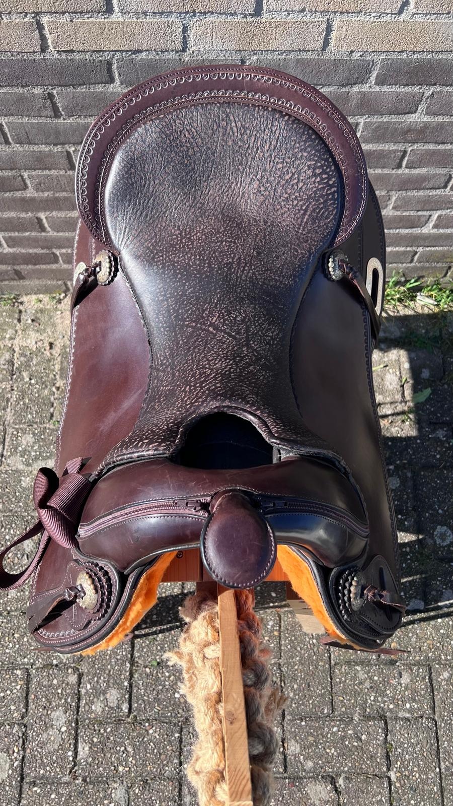 Tweedehands Allround Western zadel maat standaard in goede staat