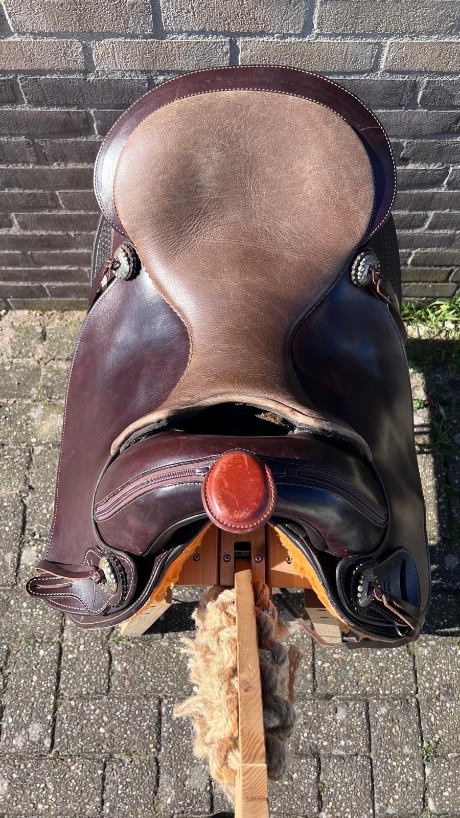 Tweedehands Allround Western zadel maat SB in goede staat