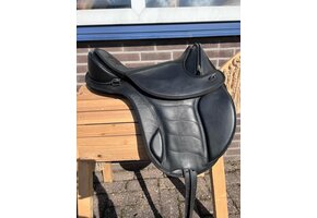 Second Chance Courville treeless saddle size M