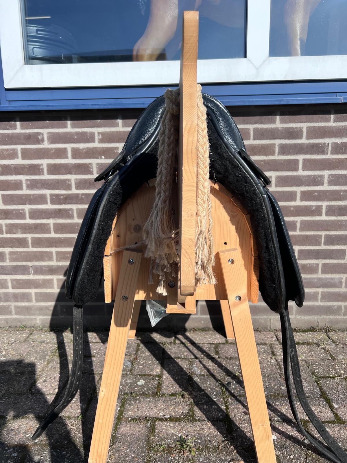 Second chance London Pro saddle size 1 very light used