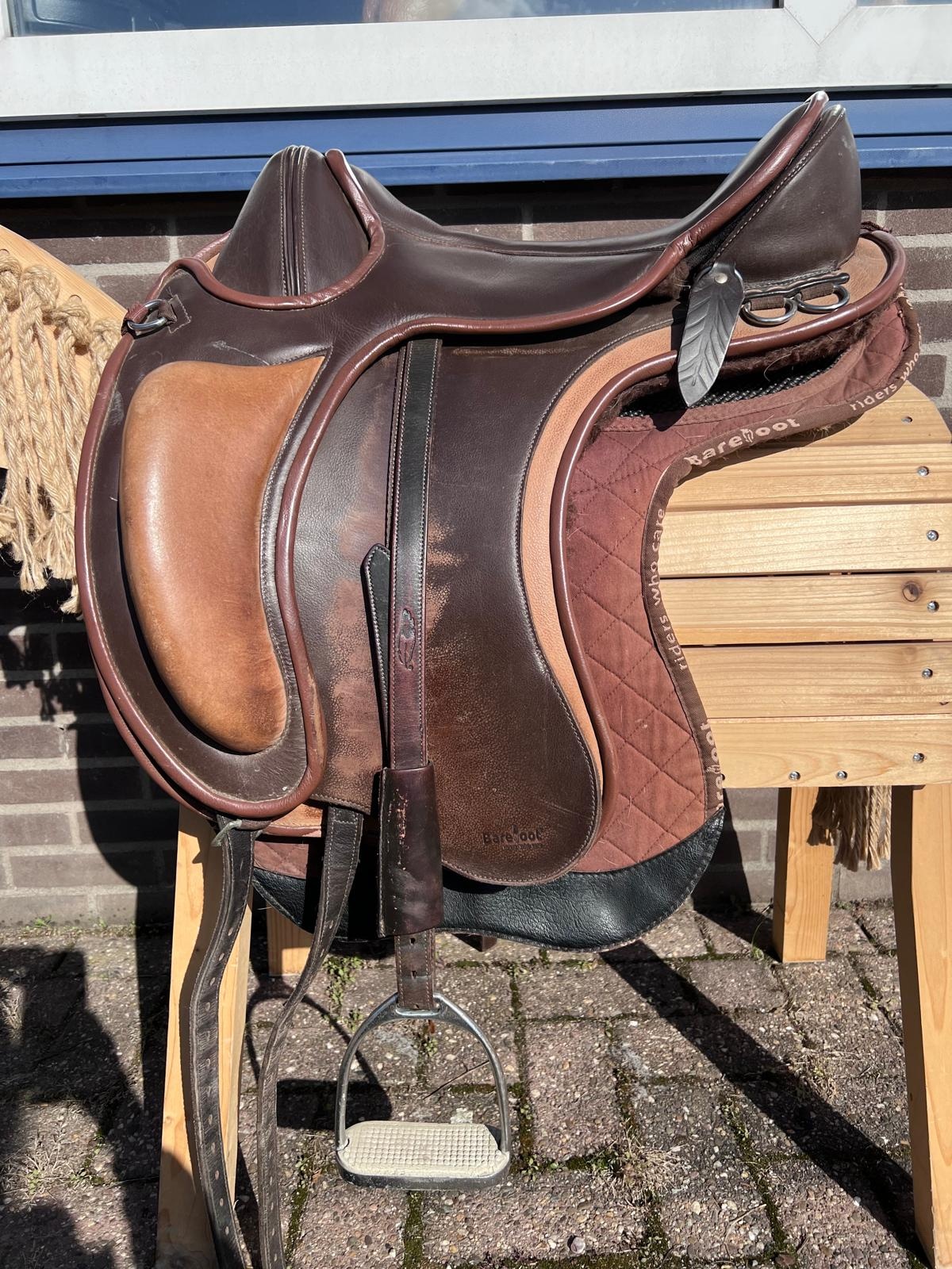 Tweedehands Barrydale zadel maat 2 bruin met toebehoren