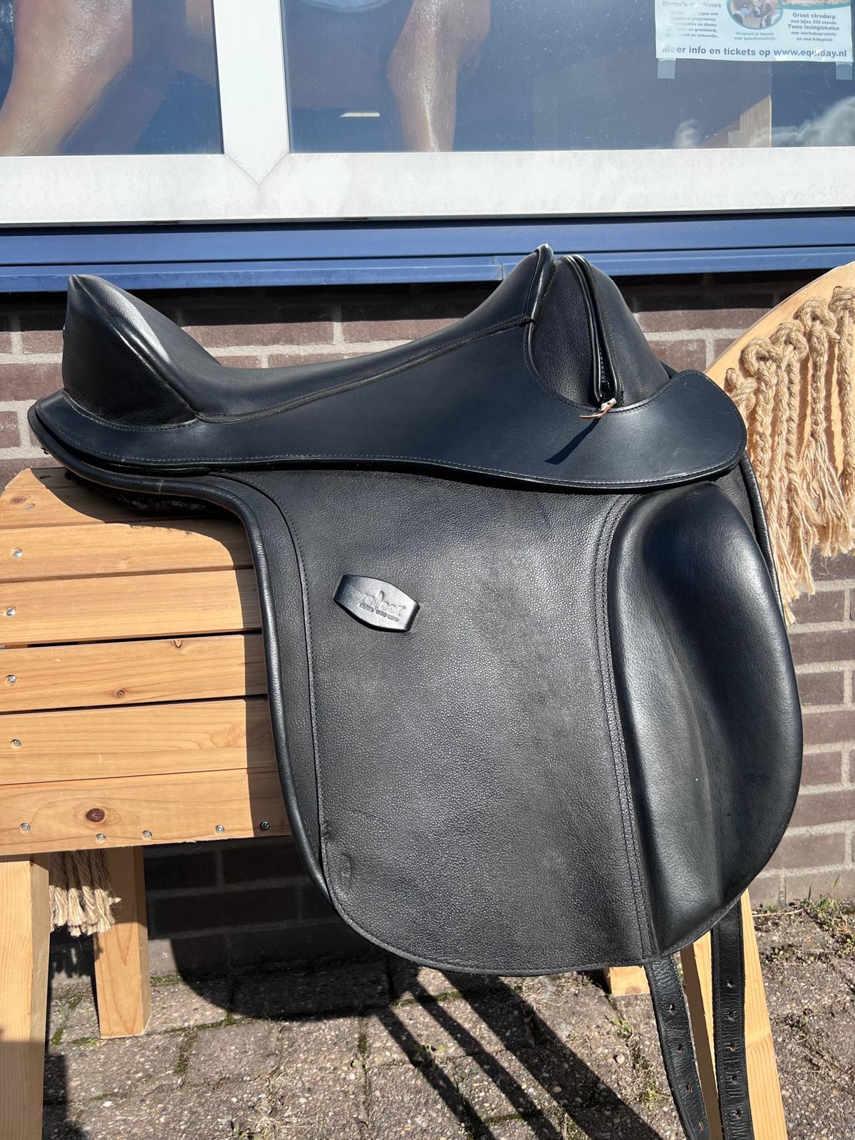 Light used Lexington Pro saddle size 2