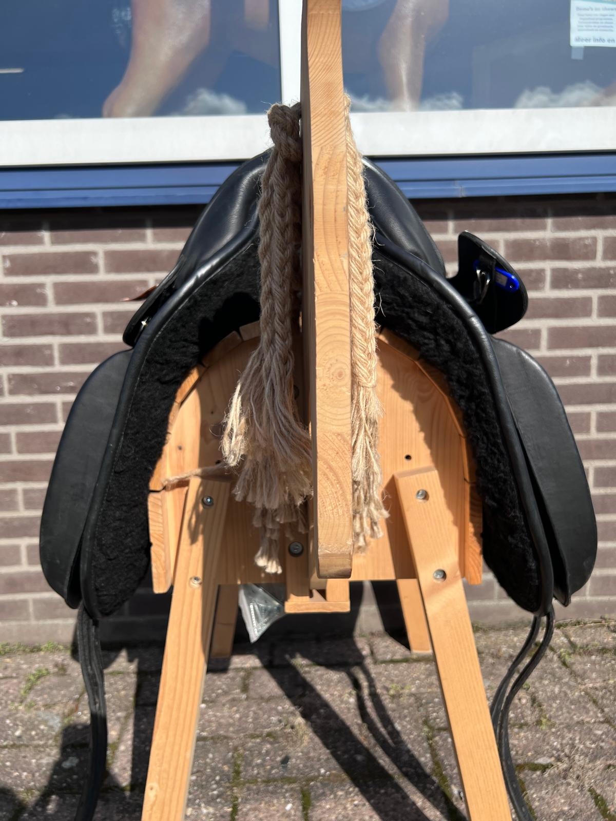 Light used Lexington Pro saddle size 2