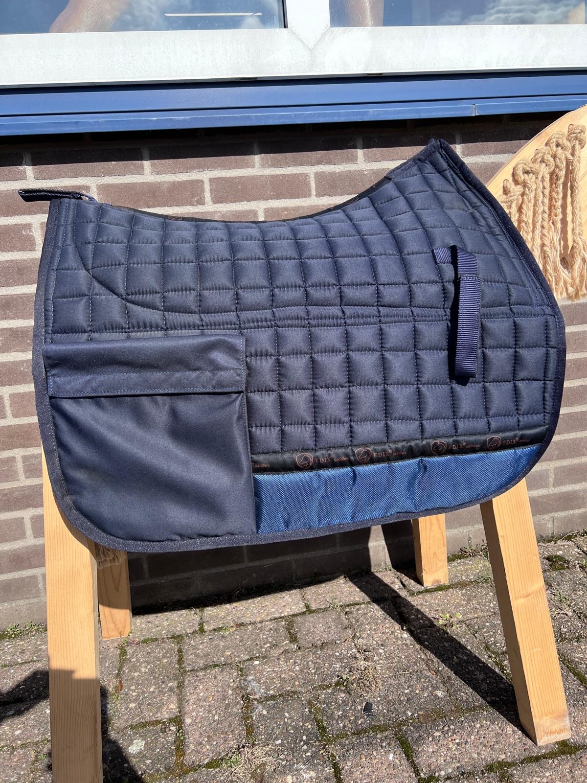 Second chance Uni treeless saddle pad size S blue