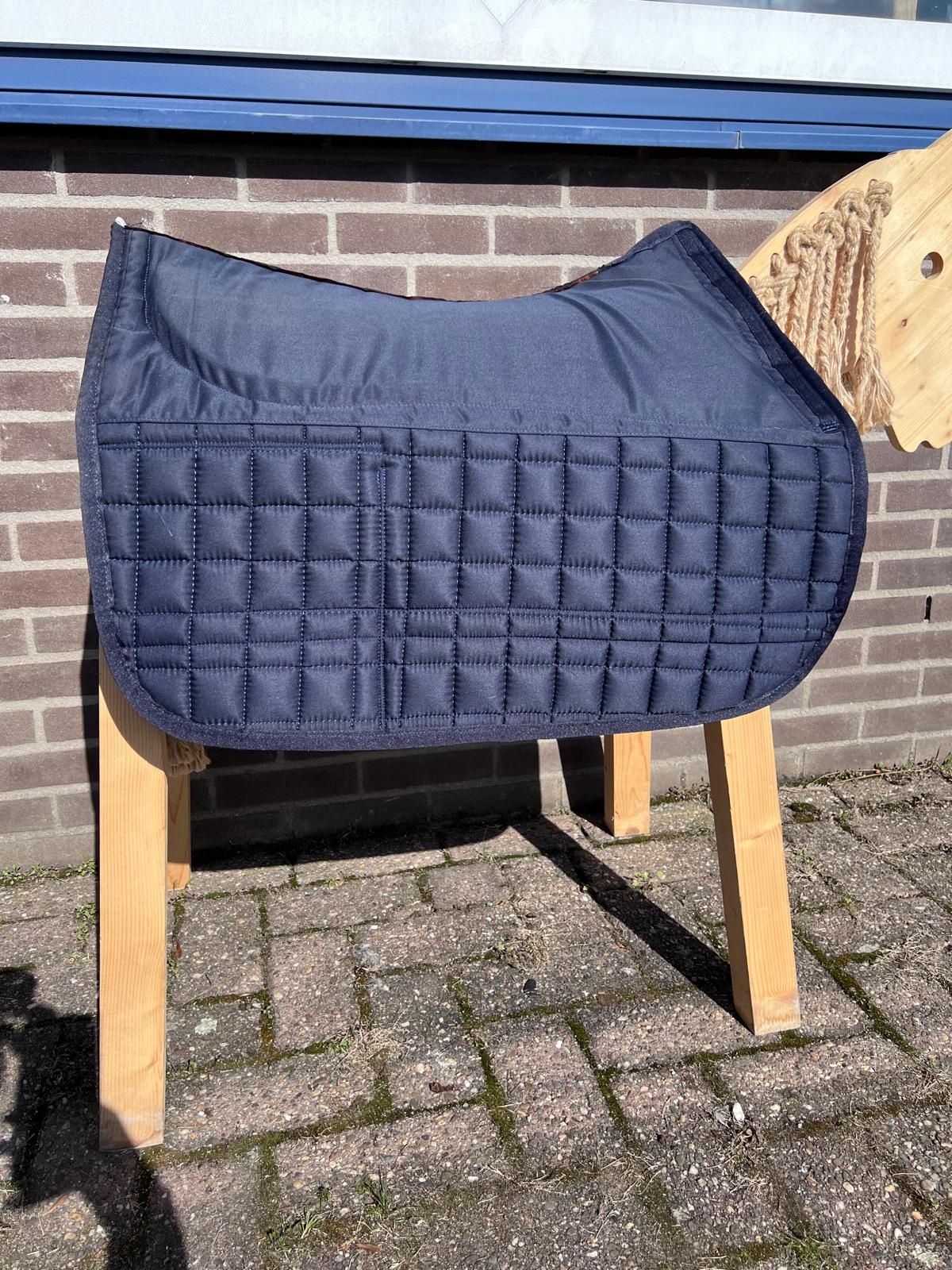 Second chance Uni treeless saddle pad size S blue