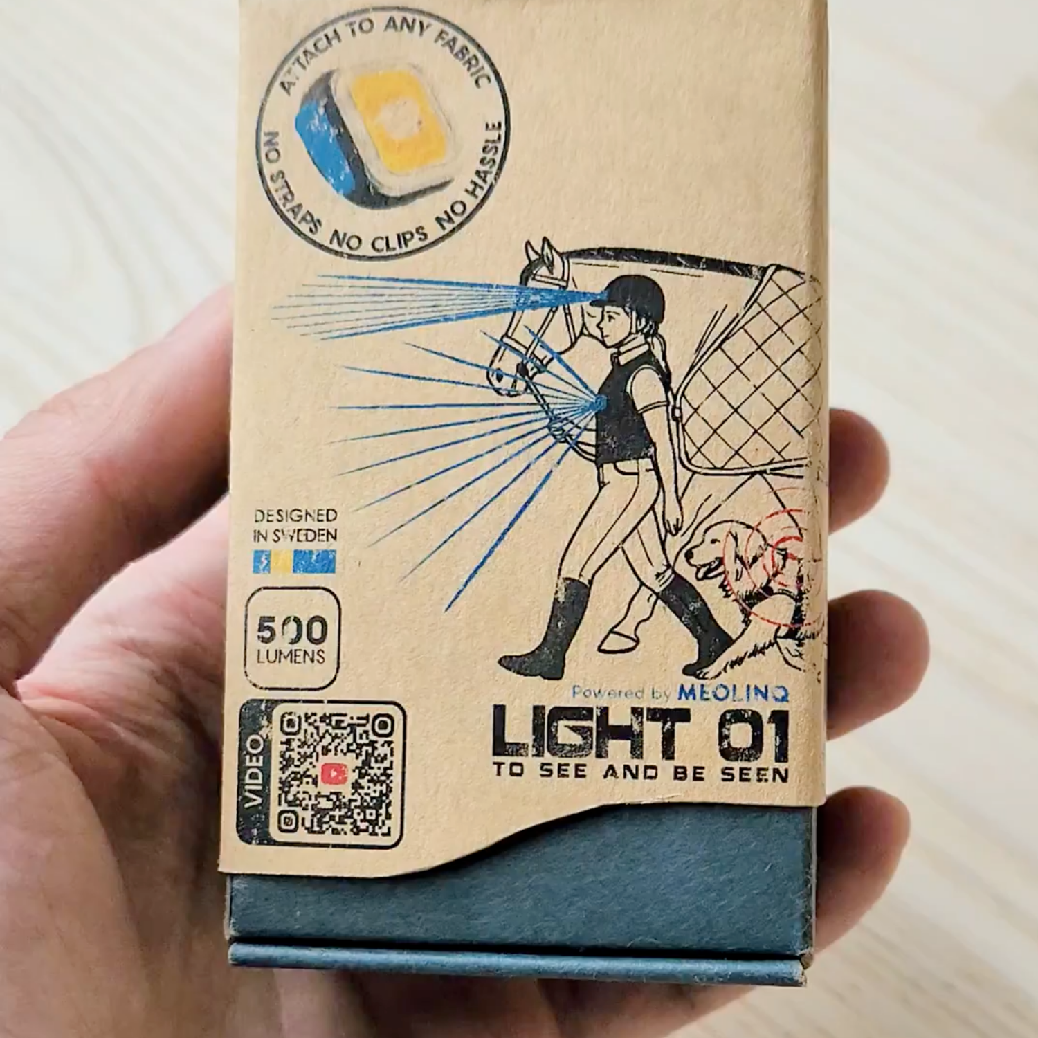 Ligth 01 ein Lämpchen abnehmbar, das man an allen Stoffen befestigen kann