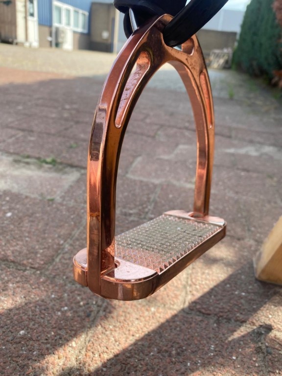 Second hand Rose stirrups