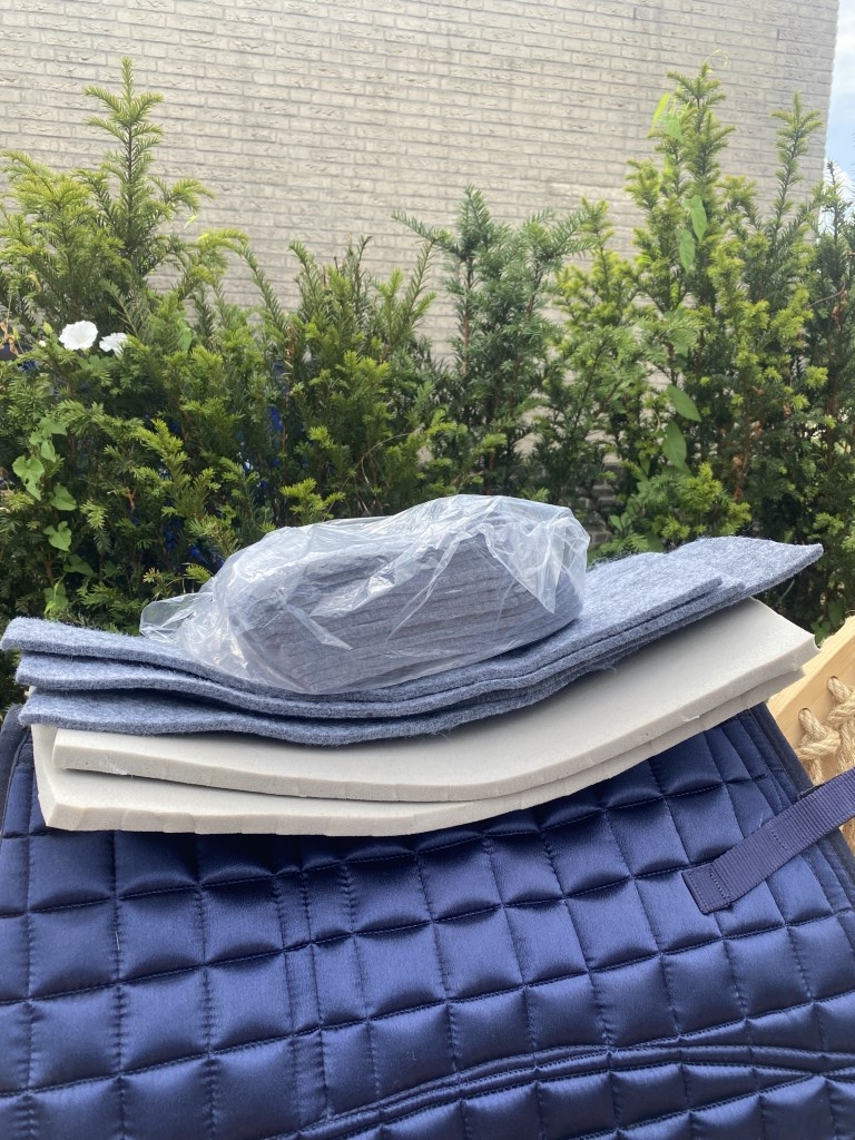 Tweedehands Metallic boomlooszadeldekje S navy met extra inlages