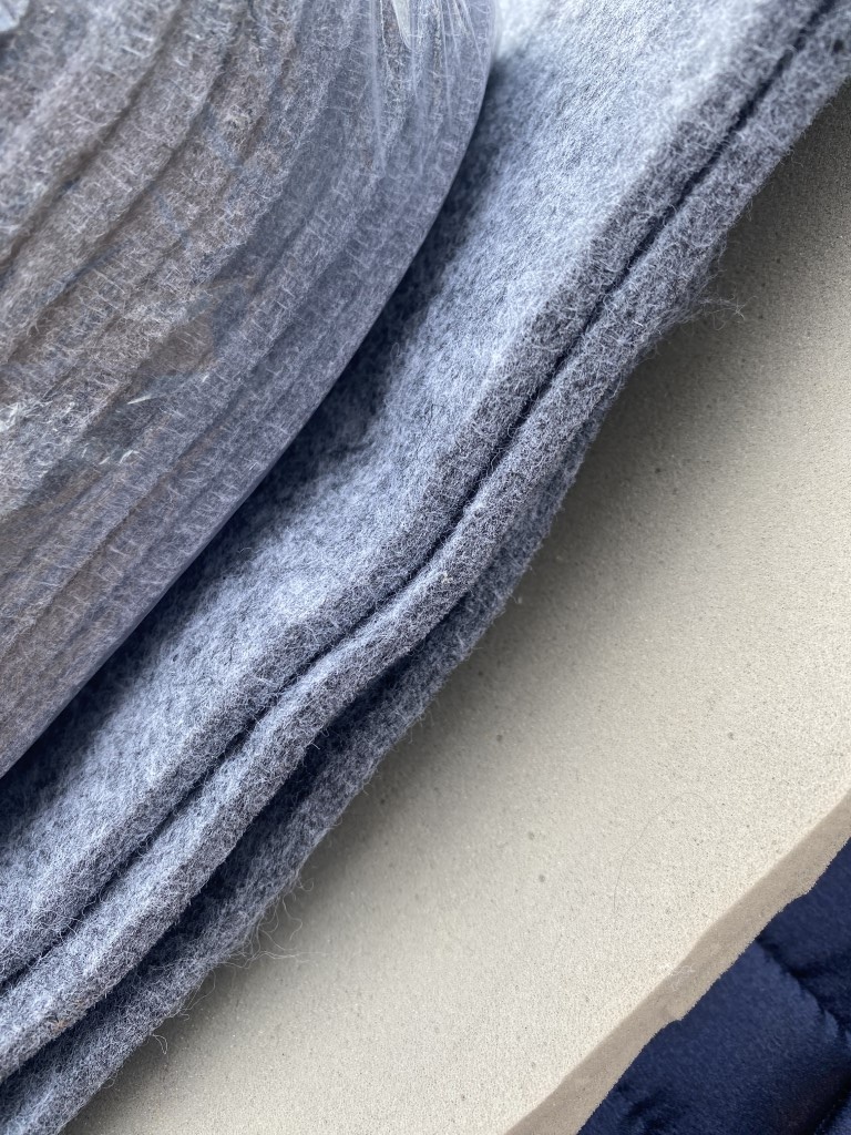 Tweedehands Metallic boomlooszadeldekje S navy met extra inlages