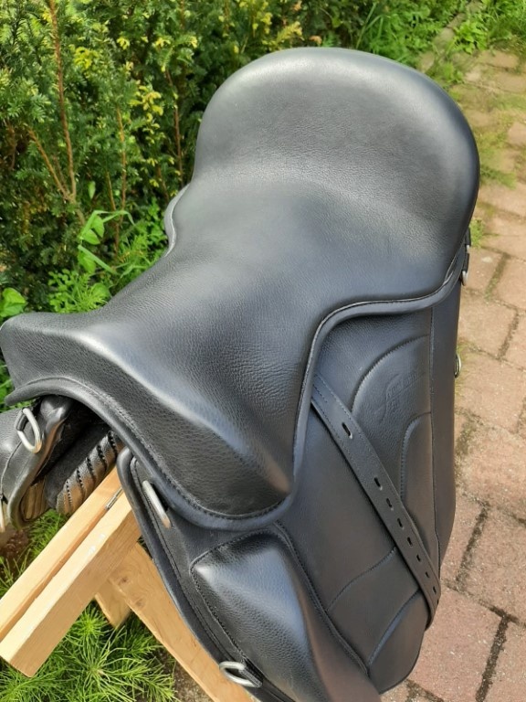 Fast neue Classic SB Baumlosesattel mit 17,5inch Sitz schwarz mit Kletkissen