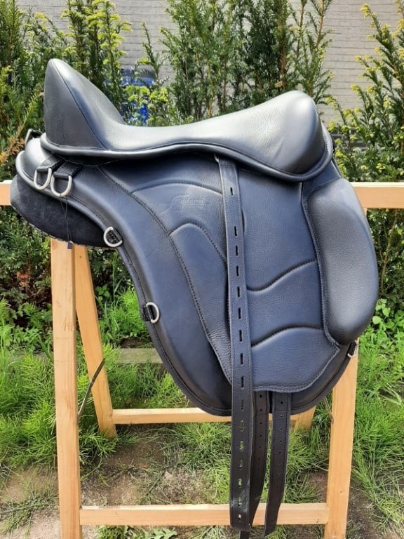 Fast neue Classic SB Baumlosesattel mit 17,5inch Sitz schwarz mit Kletkissen