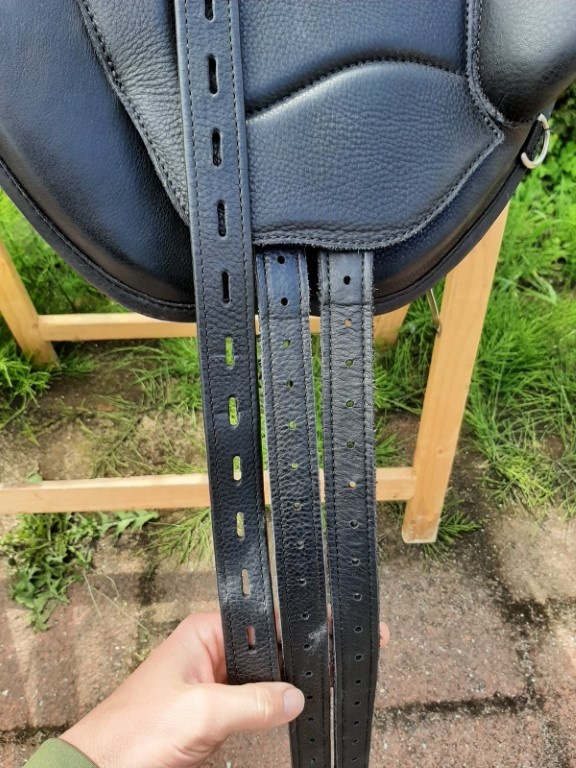 Fast neue Classic SB Baumlosesattel mit 17,5inch Sitz schwarz mit Kletkissen