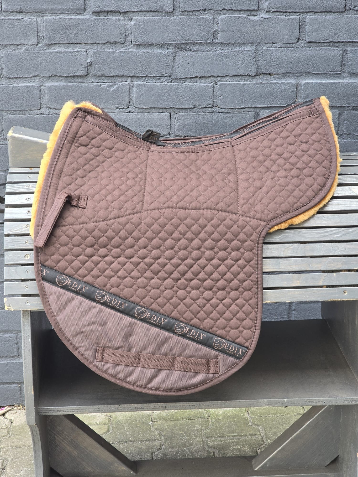 Sheep skin pad DR with inlays saddlle shape merino
