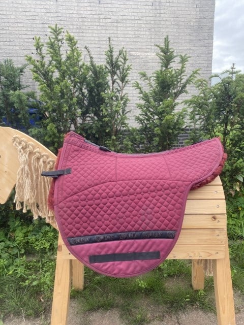 Tweedehands Courville lamsvel pad maat S burgundy met inlages