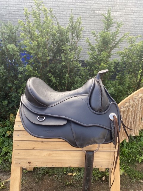 Tweedehands Arizona Pro maat 1 boomloos westernzadel bruin