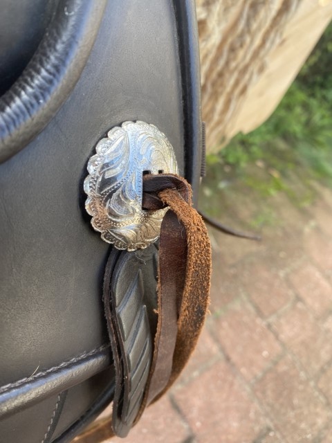 Second Hand Arizona Pro size 1 treeless western saddle brown