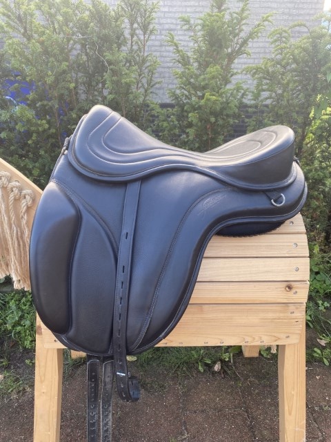 Tweedehands Liberty maat standaard boomlooszadel met 18,5inch seat en enduro kussens