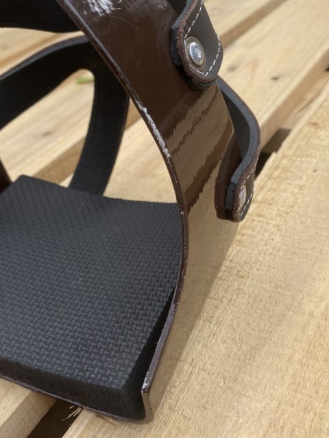 B choice cage stirrups Western brown, new, with a few small scratches