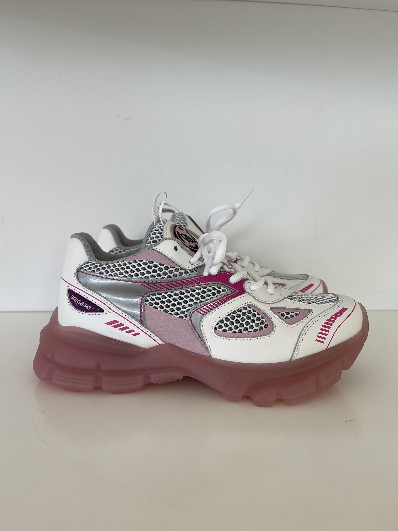 axel arigato marathon runner