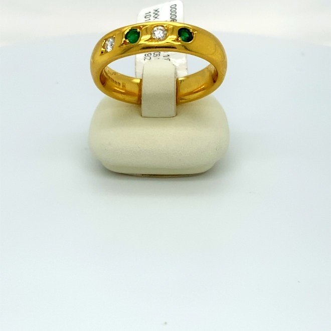 Geelgouden occasion ring smaragd/diamant