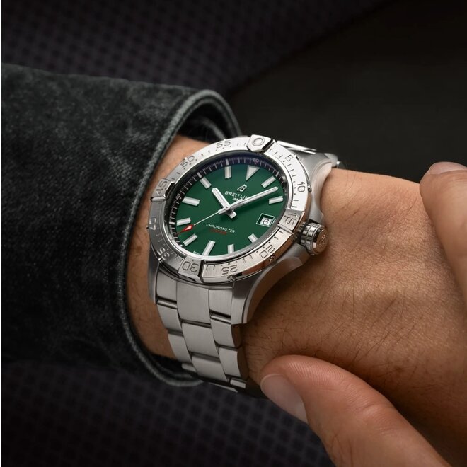 Breitling  Avenger Automatic 42 A17328101L1A1