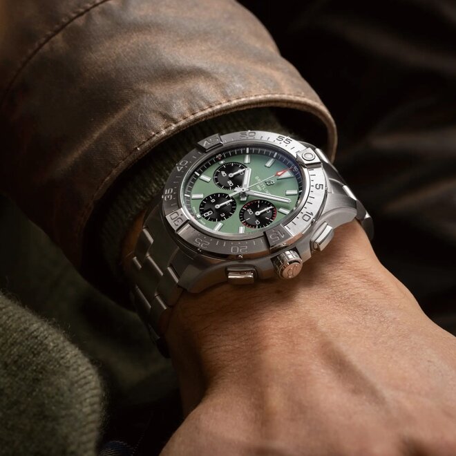 Breitling  Avenger B01 Chronograph 44 AB0147101L1A1
