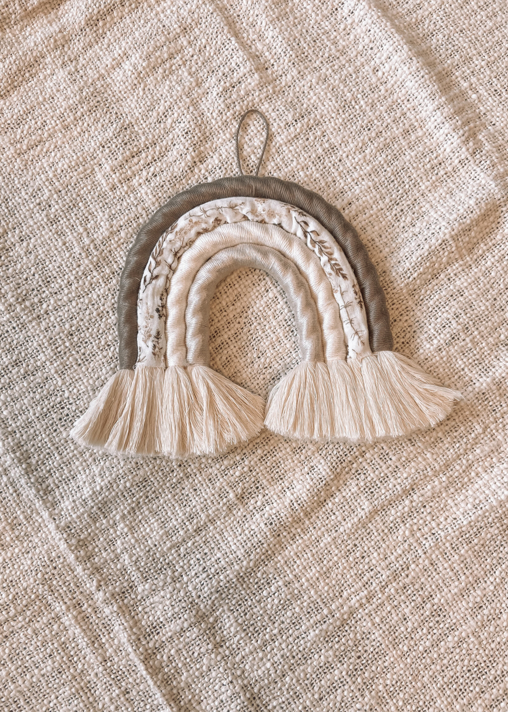 Regenboog brown flower, Moon & Maya